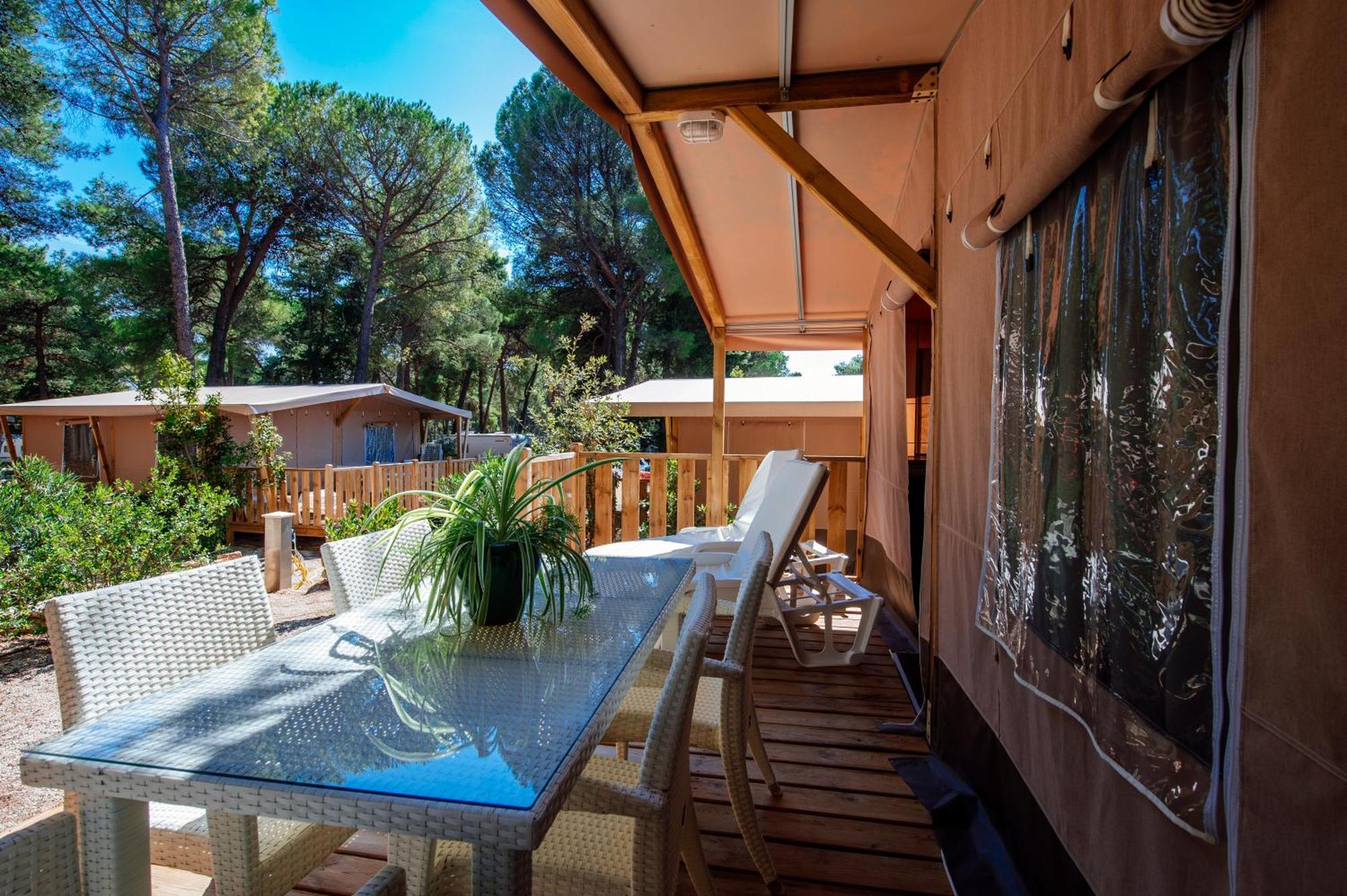 Zaton Holiday Resort Glamping Tents Nin Exteriör bild