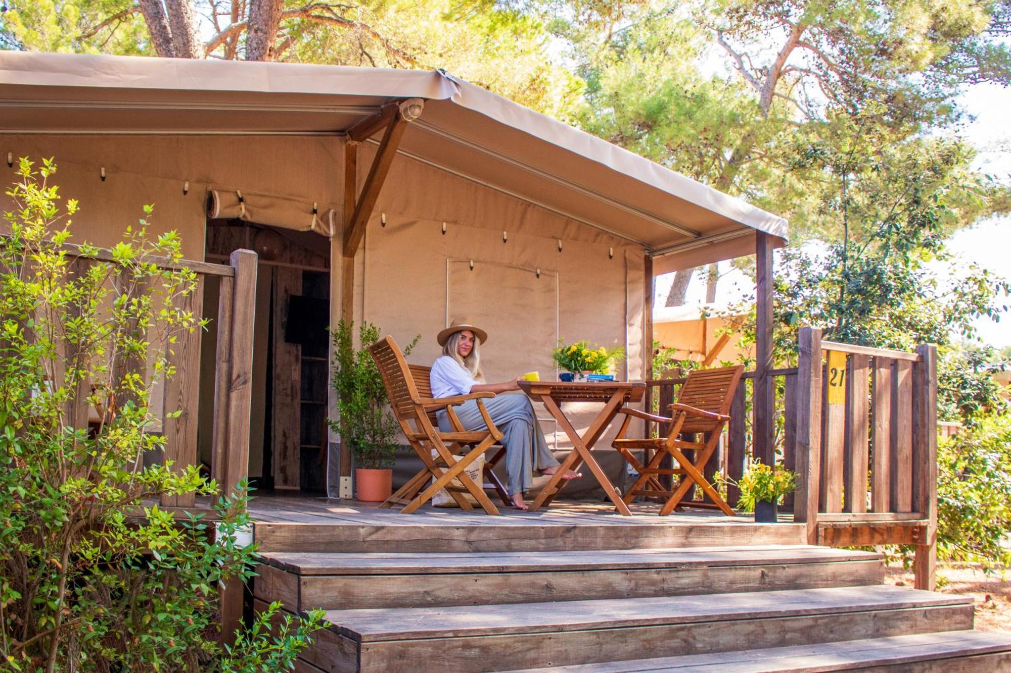 Zaton Holiday Resort Glamping Tents Nin Exteriör bild