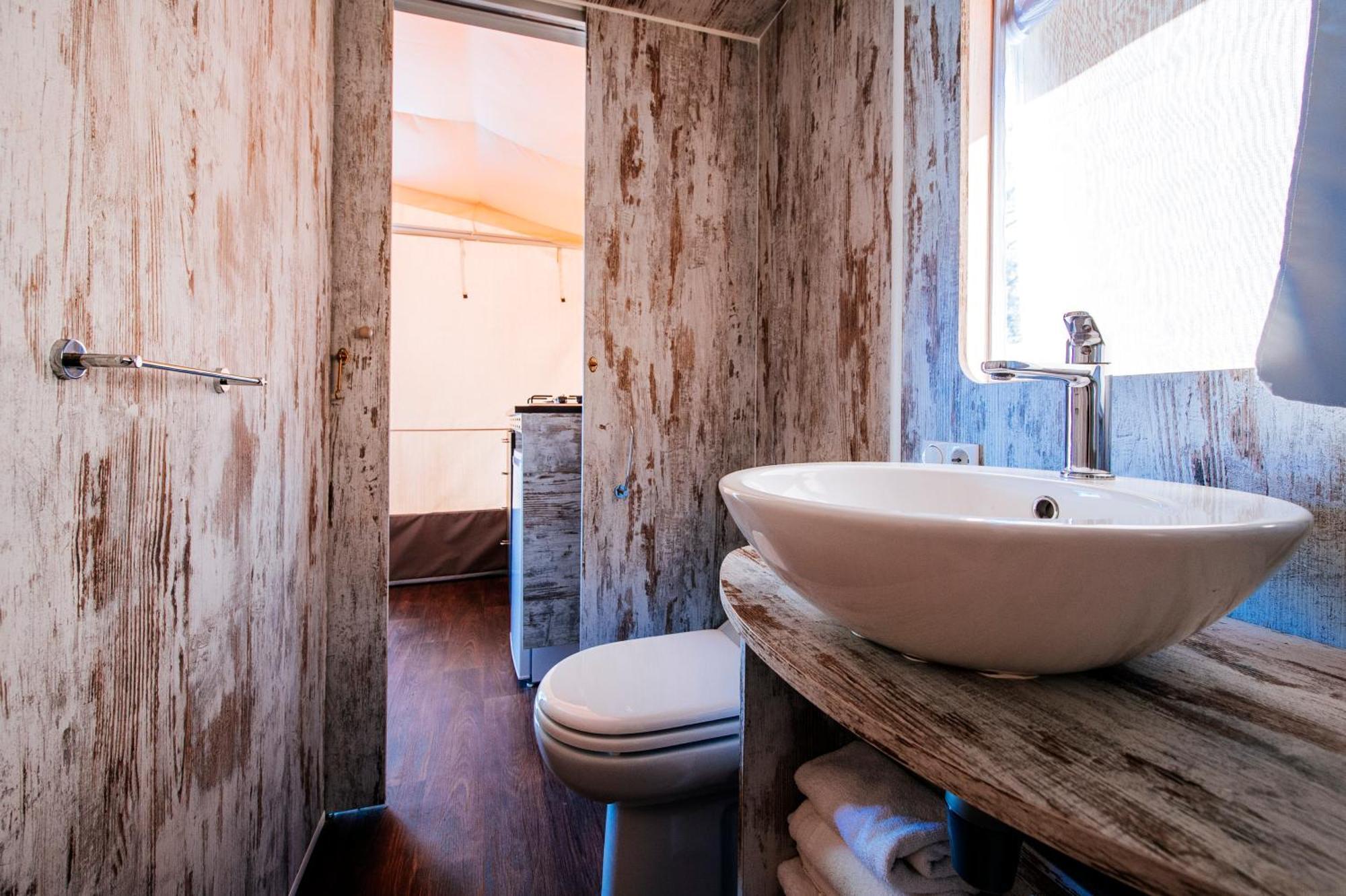 Zaton Holiday Resort Glamping Tents Nin Rum bild
